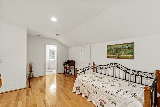 13 Laurel Hill Ct 13, Bourne, MA 02532