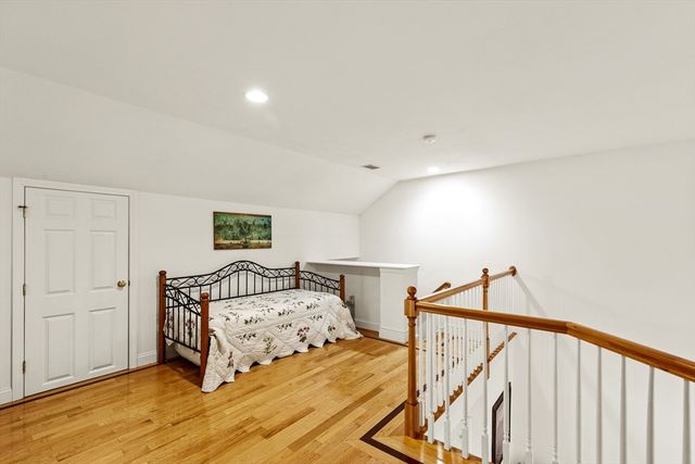 13 Laurel Hill Ct 13, Bourne, MA 02532