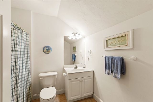 13 Laurel Hill Ct 13, Bourne, MA 02532