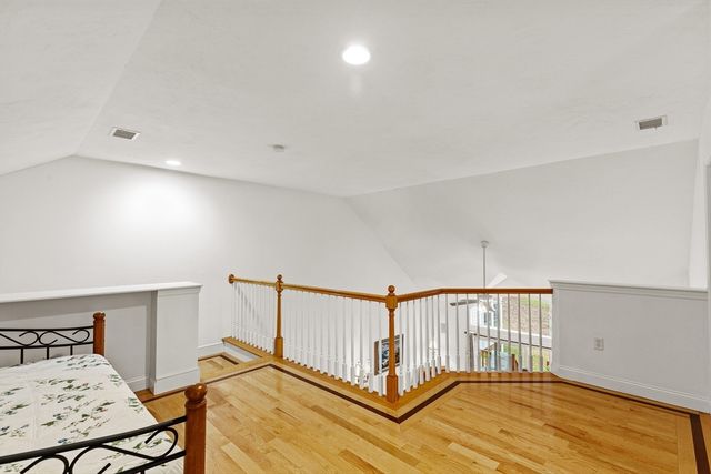 13 Laurel Hill Ct 13, Bourne, MA 02532