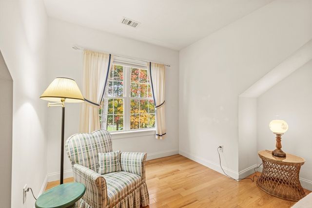 13 Laurel Hill Ct 13, Bourne, MA 02532
