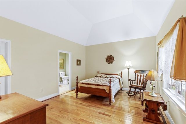 13 Laurel Hill Ct 13, Bourne, MA 02532