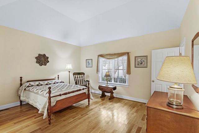 13 Laurel Hill Ct 13, Bourne, MA 02532