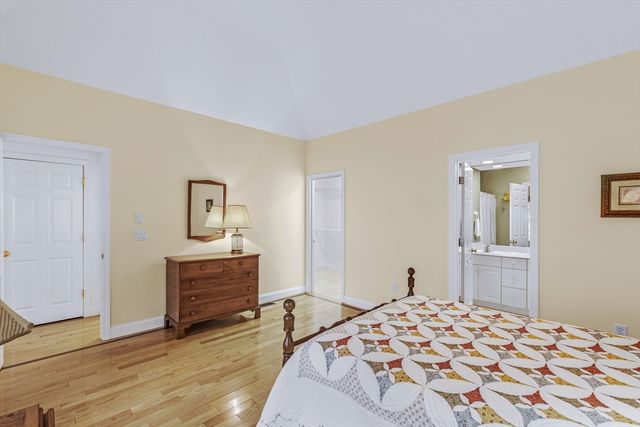 13 Laurel Hill Ct 13, Bourne, MA 02532