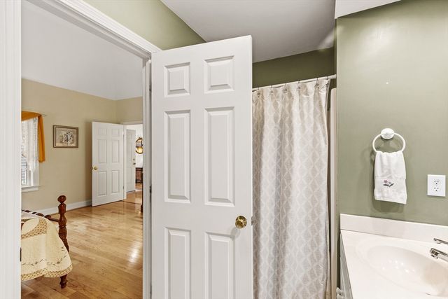 13 Laurel Hill Ct 13, Bourne, MA 02532