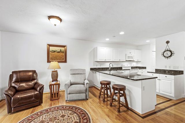 13 Laurel Hill Ct 13, Bourne, MA 02532
