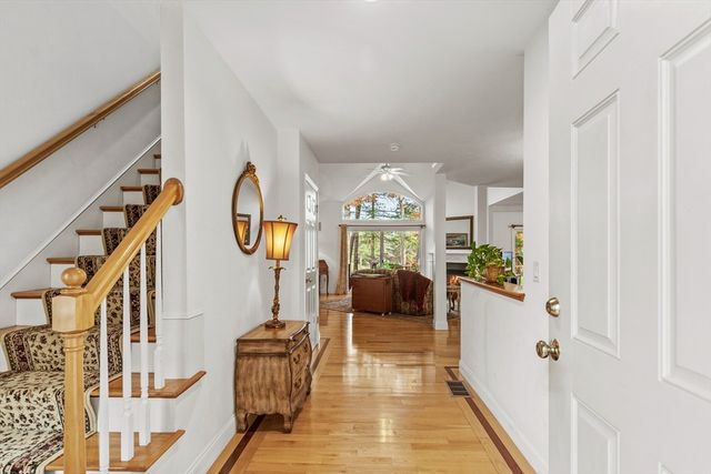 13 Laurel Hill Ct 13, Bourne, MA 02532