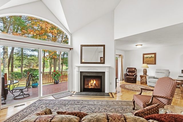 13 Laurel Hill Ct 13, Bourne, MA 02532