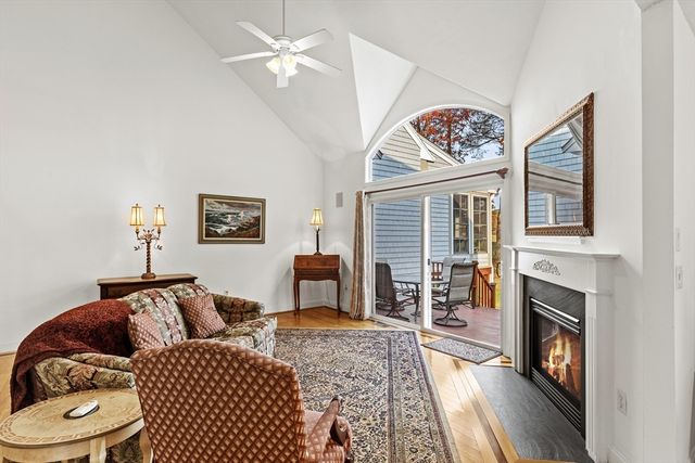 13 Laurel Hill Ct 13, Bourne, MA 02532