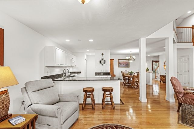 13 Laurel Hill Ct 13, Bourne, MA 02532