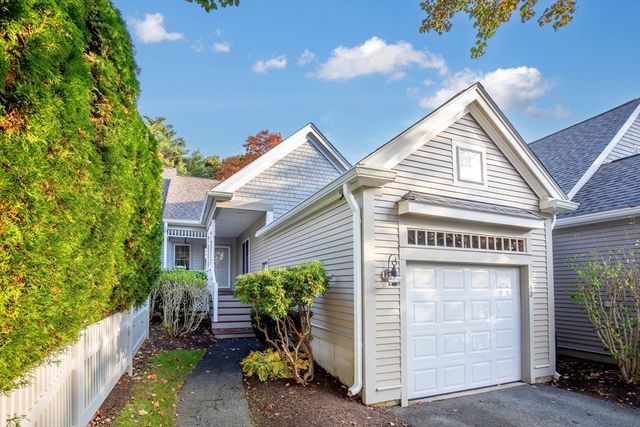 13 Laurel Hill Ct 13, Bourne, MA 02532