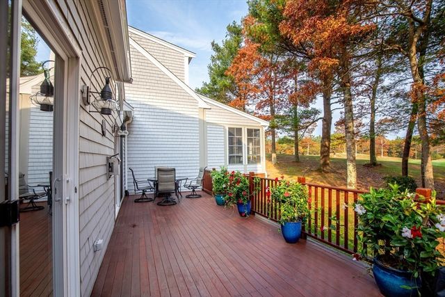 13 Laurel Hill Ct 13, Bourne, MA 02532