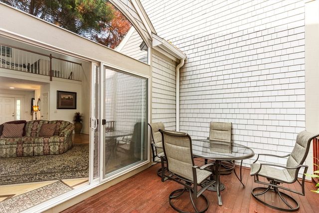 13 Laurel Hill Ct 13, Bourne, MA 02532