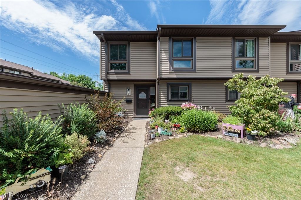 1135 Canyon View Road 101, Northfield, OH 44067
