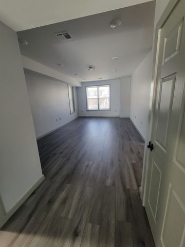17 HARTLEY PL, Bayonne, NJ 07002