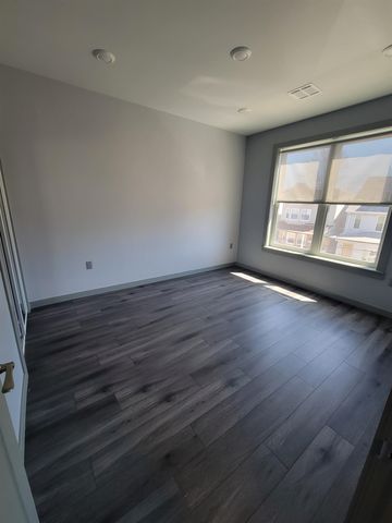 17 HARTLEY PL, Bayonne, NJ 07002