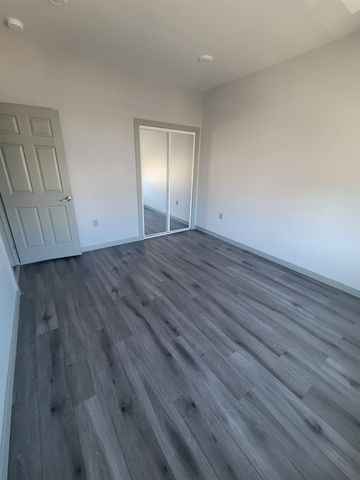 17 HARTLEY PL, Bayonne, NJ 07002