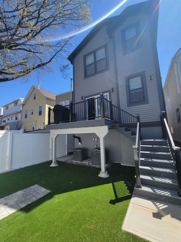 17 HARTLEY PL, Bayonne, NJ 07002