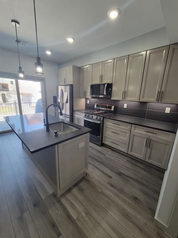 17 HARTLEY PL, Bayonne, NJ 07002