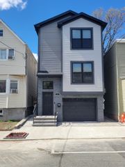 17 HARTLEY PL, Bayonne, NJ 07002