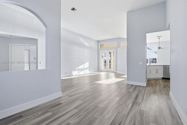727 Lake Blvd, Weston, FL 33326