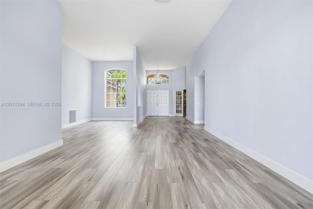 727 Lake Blvd, Weston, FL 33326