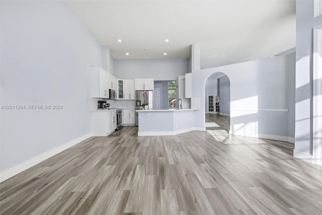 727 Lake Blvd, Weston, FL 33326