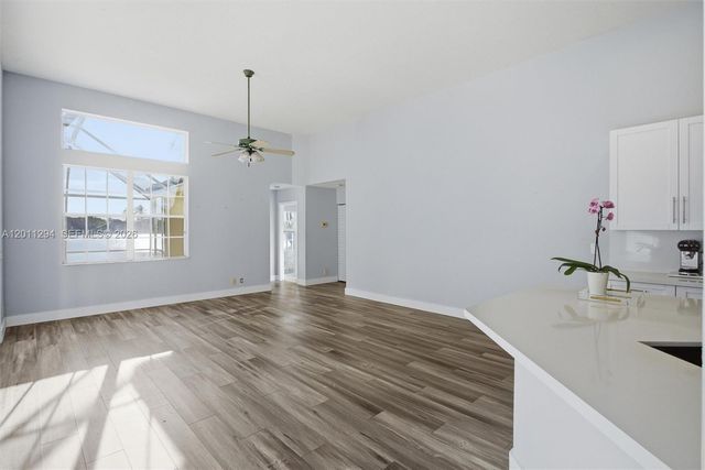 727 Lake Blvd, Weston, FL 33326