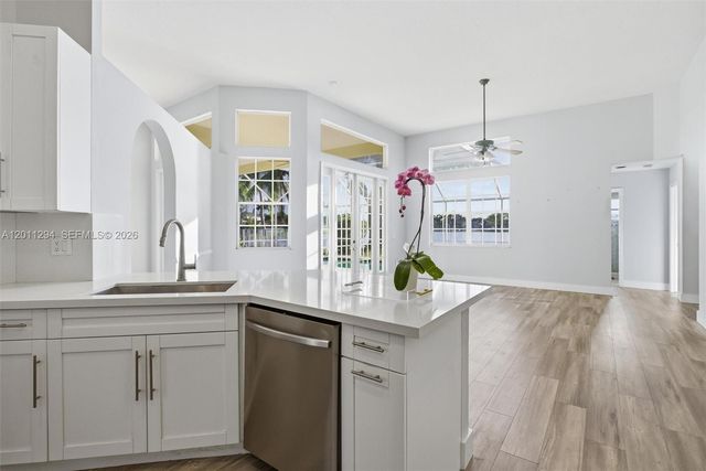 727 Lake Blvd, Weston, FL 33326