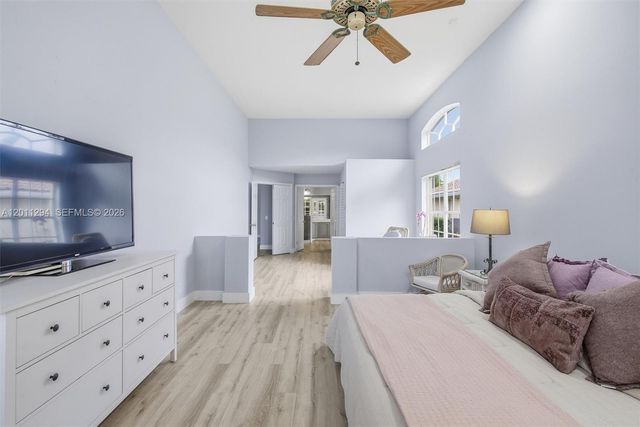 727 Lake Blvd, Weston, FL 33326