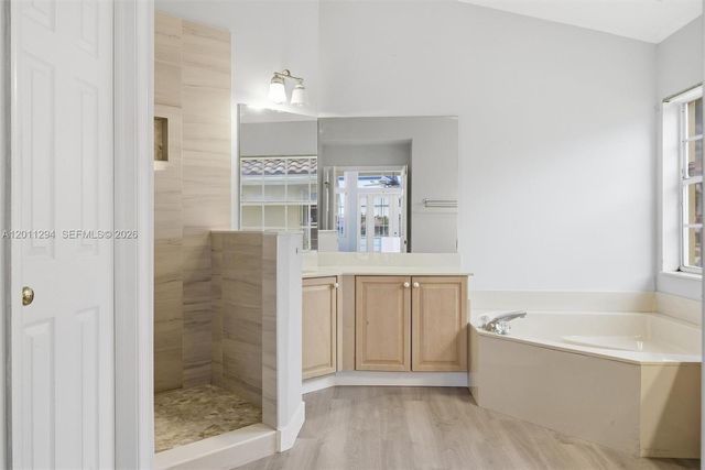727 Lake Blvd, Weston, FL 33326