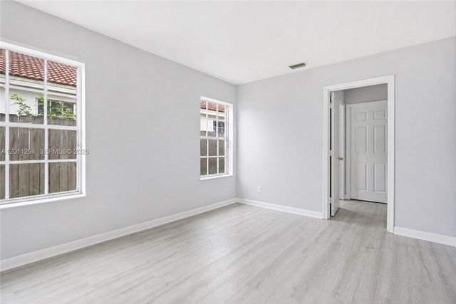 727 Lake Blvd, Weston, FL 33326