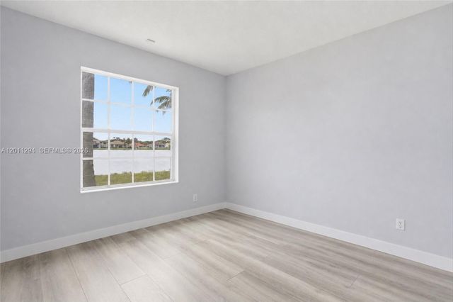 727 Lake Blvd, Weston, FL 33326