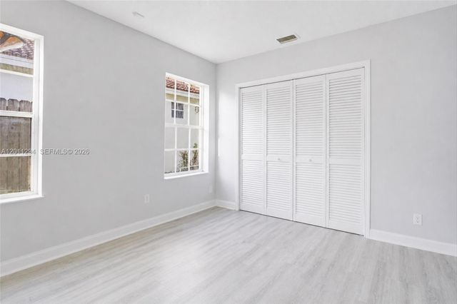 727 Lake Blvd, Weston, FL 33326