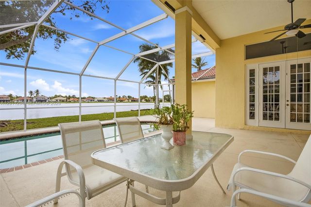 727 Lake Blvd, Weston, FL 33326