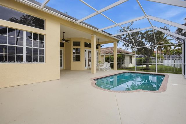 727 Lake Blvd, Weston, FL 33326