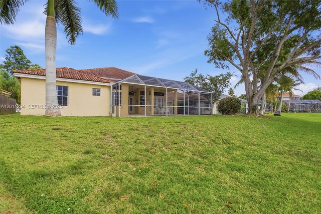 727 Lake Blvd, Weston, FL 33326