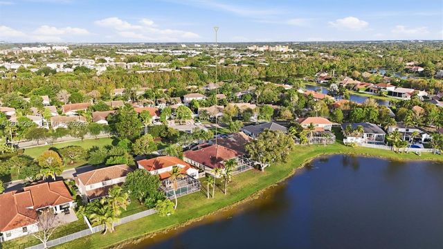 727 Lake Blvd, Weston, FL 33326