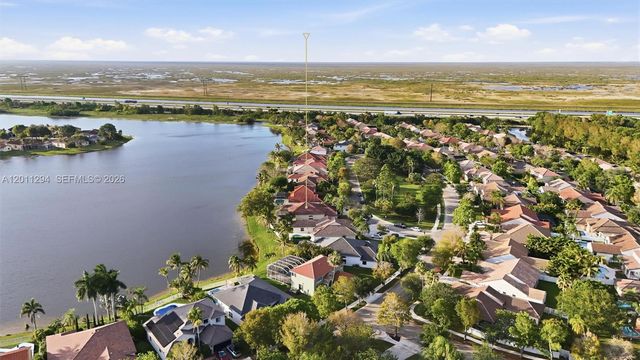 727 Lake Blvd, Weston, FL 33326