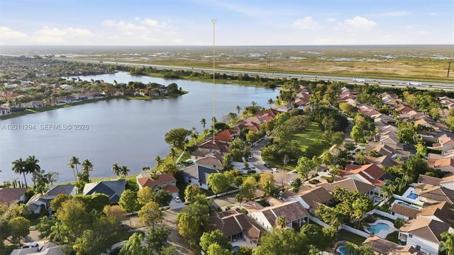 727 Lake Blvd, Weston, FL 33326