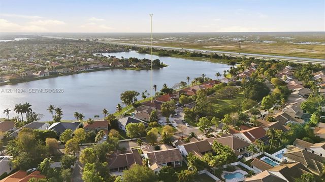 727 Lake Blvd, Weston, FL 33326