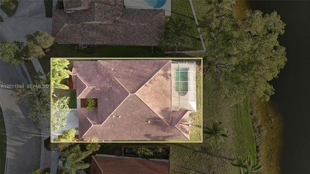 727 Lake Blvd, Weston, FL 33326