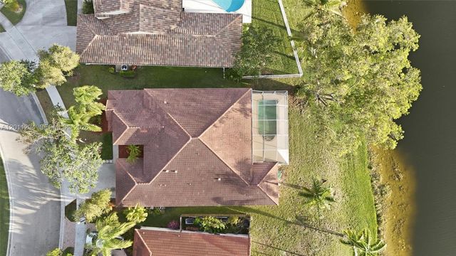 727 Lake Blvd, Weston, FL 33326