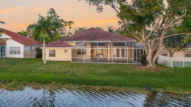 727 Lake Blvd, Weston, FL 33326