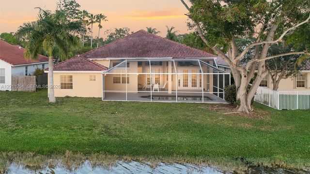 727 Lake Blvd, Weston, FL 33326