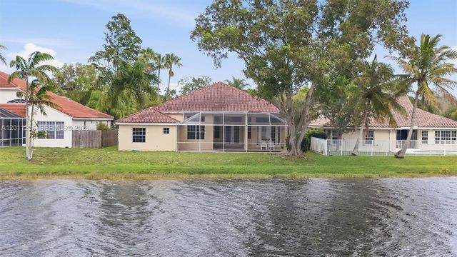 727 Lake Blvd, Weston, FL 33326