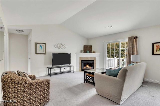 202 Royale Court, North Greenbush, NY 12180