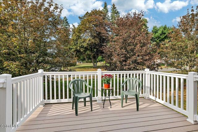 202 Royale Court, North Greenbush, NY 12180