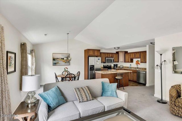 202 Royale Court, North Greenbush, NY 12180