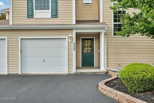 202 Royale Court, North Greenbush, NY 12180